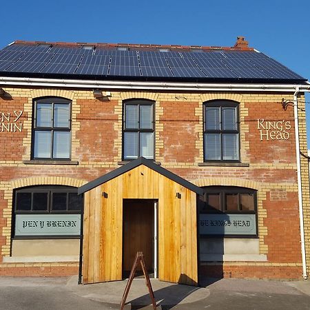 Kings Head Hotell Capel Hendre Eksteriør bilde